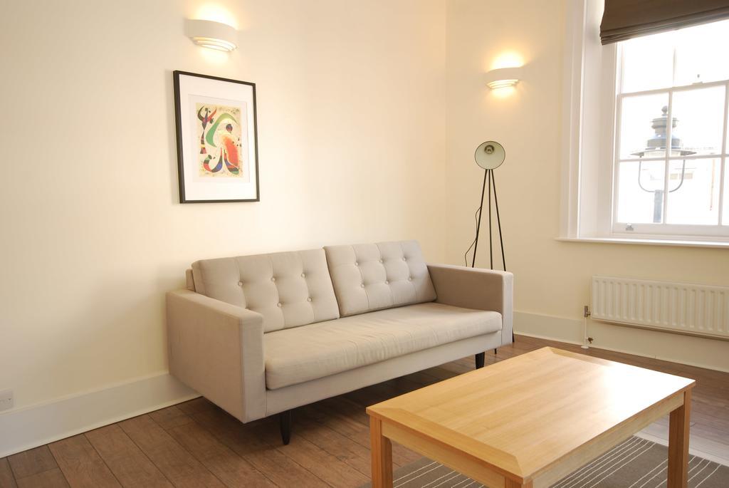 Apartment New Oxford Street London